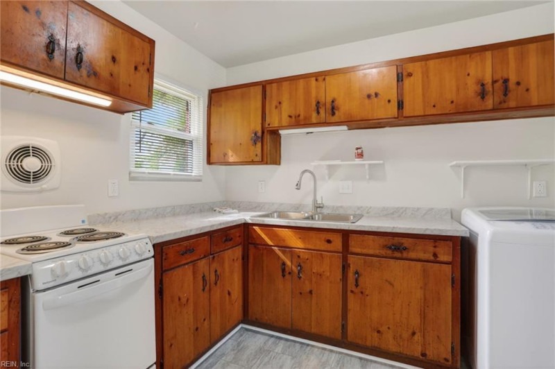 Photo 11 of 23 residential for sale in Hampton virginia
