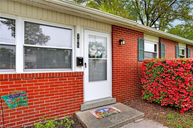 Photo 3 of 23 residential for sale in Hampton virginia