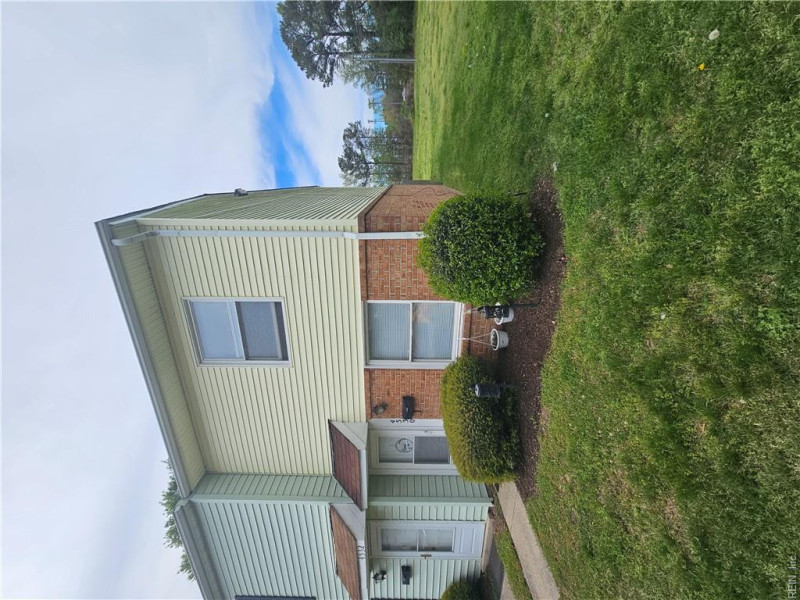 Photo 2 of 13 residential for sale in Portsmouth virginia