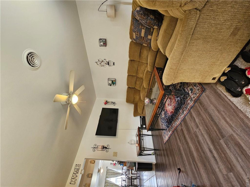 Photo 4 of 13 residential for sale in Portsmouth virginia