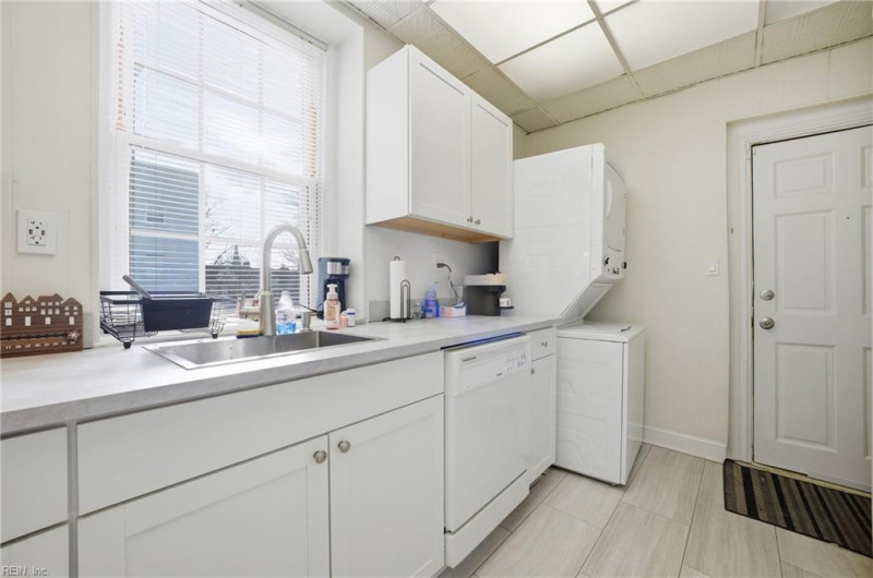 Photo 13 of 33 residential for sale in Norfolk virginia