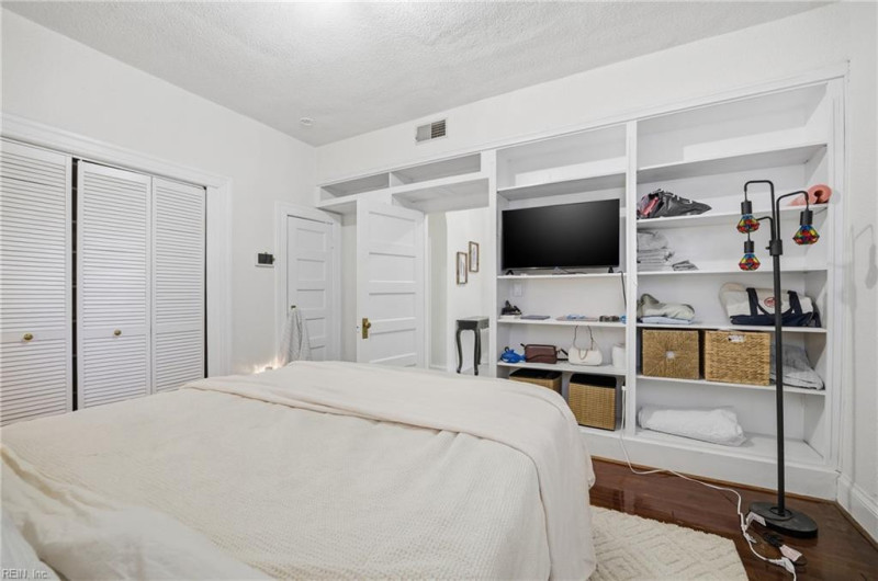 Photo 16 of 33 residential for sale in Norfolk virginia