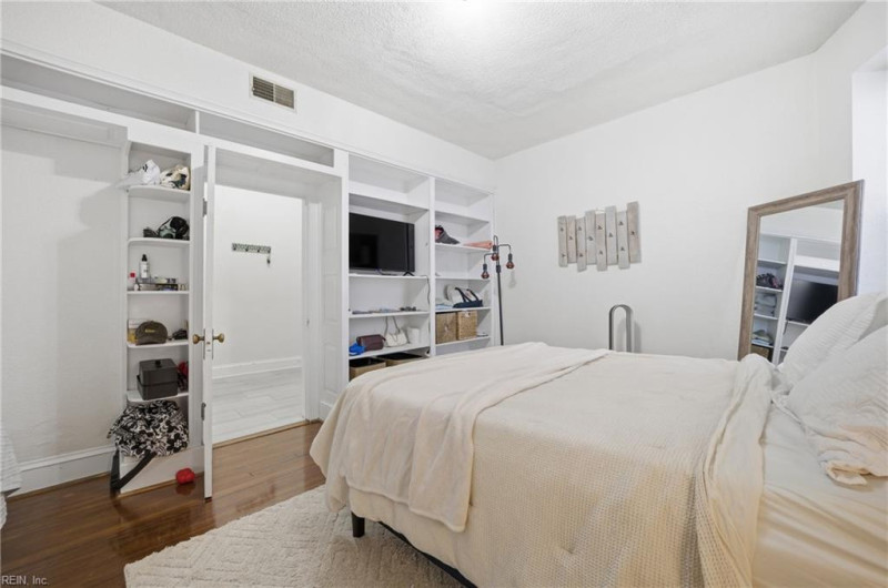 Photo 17 of 33 residential for sale in Norfolk virginia