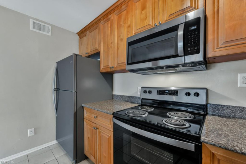 Photo 11 of 33 residential for sale in Virginia Beach virginia