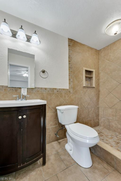 Photo 17 of 33 residential for sale in Virginia Beach virginia