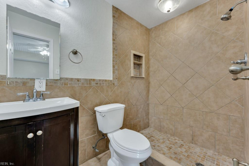 Photo 18 of 33 residential for sale in Virginia Beach virginia