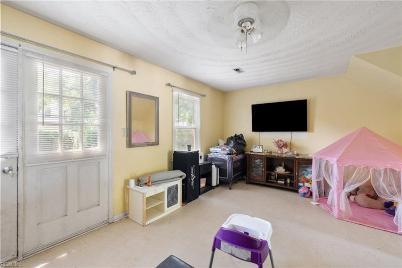 Photo 10 of 18 residential for sale in Portsmouth virginia