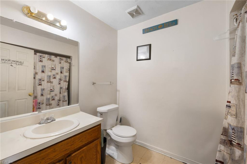 Photo 11 of 18 residential for sale in Portsmouth virginia