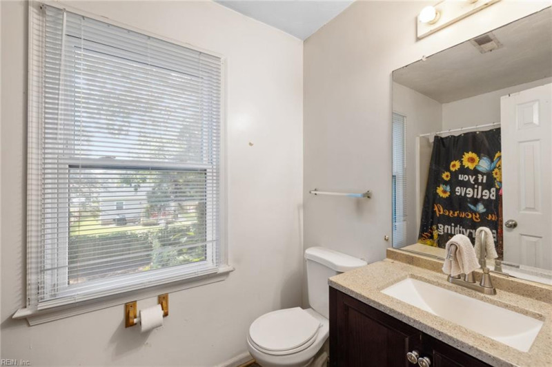 Photo 13 of 18 residential for sale in Portsmouth virginia