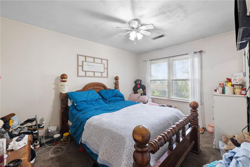 Photo 17 of 18 residential for sale in Portsmouth virginia