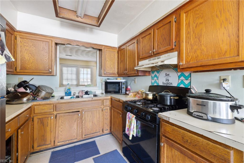 Photo 2 of 18 residential for sale in Portsmouth virginia