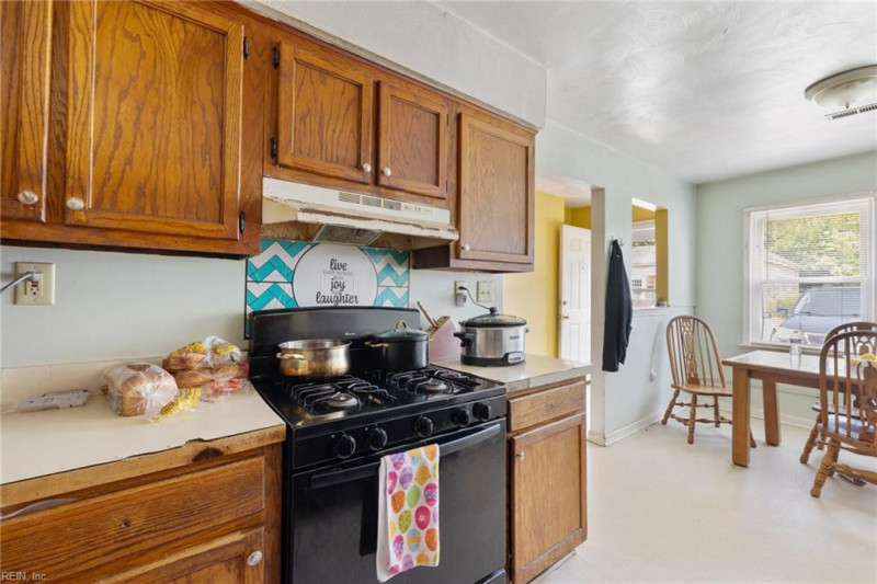 Photo 4 of 18 residential for sale in Portsmouth virginia