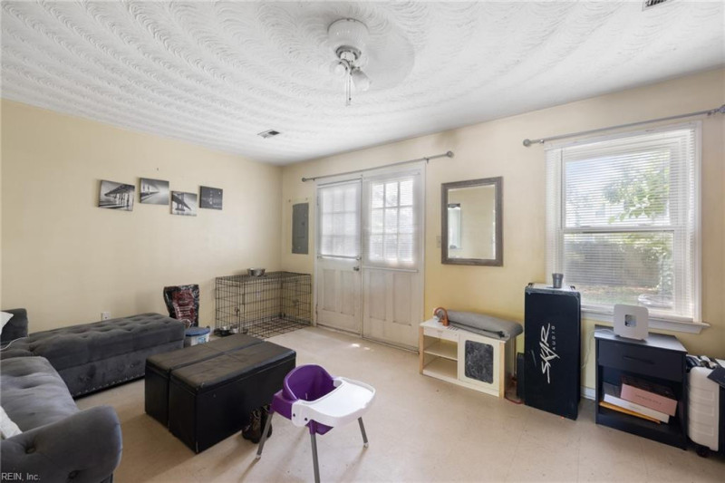 Photo 7 of 18 residential for sale in Portsmouth virginia