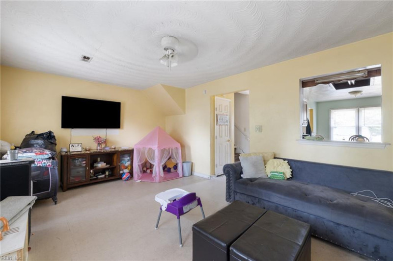Photo 9 of 18 residential for sale in Portsmouth virginia