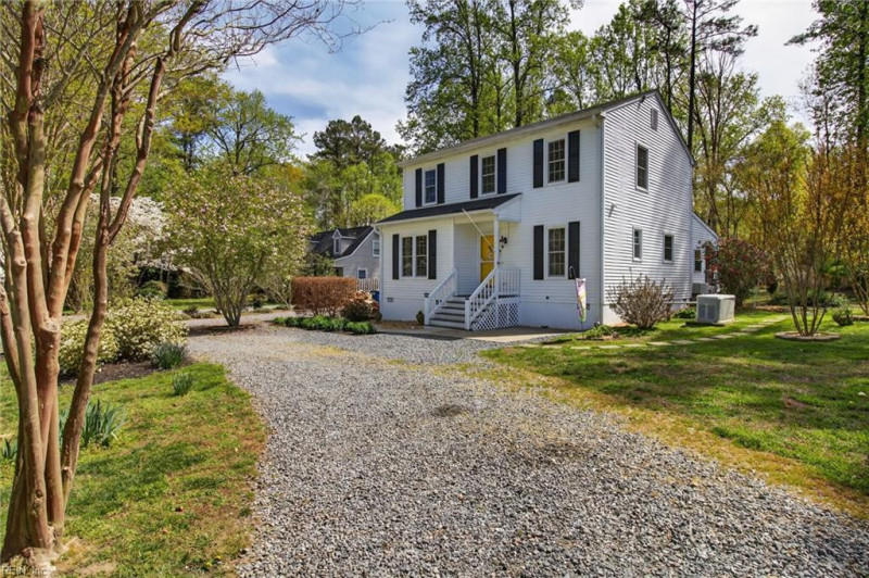 Photo 3 of 36 residential for sale in Middlesex County virginia