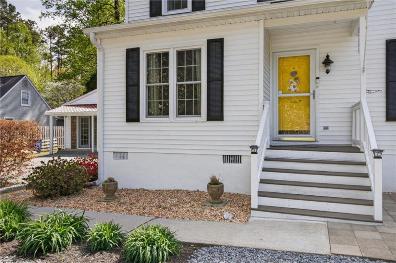Photo 5 of 36 residential for sale in Middlesex County virginia
