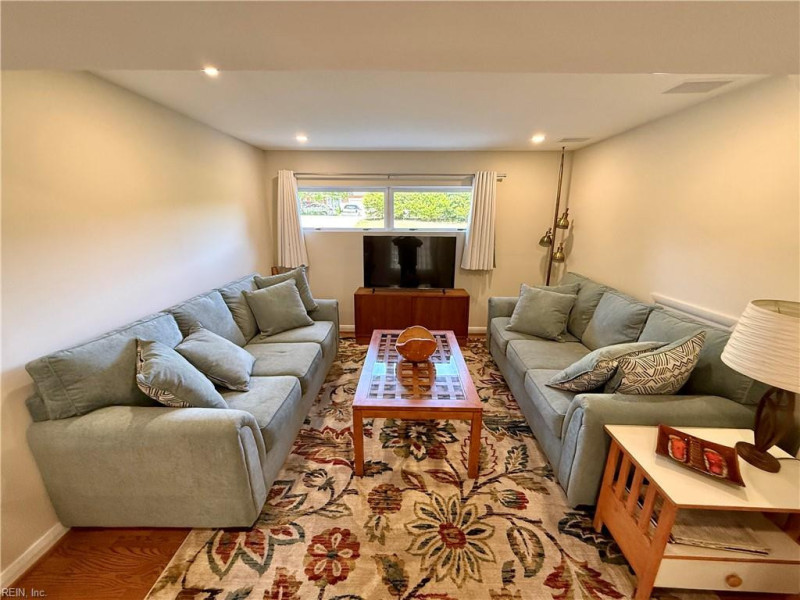 Photo 12 of 32 residential for sale in Newport News virginia