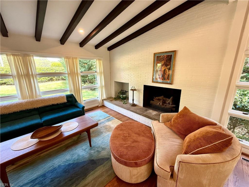 Photo 5 of 32 residential for sale in Newport News virginia