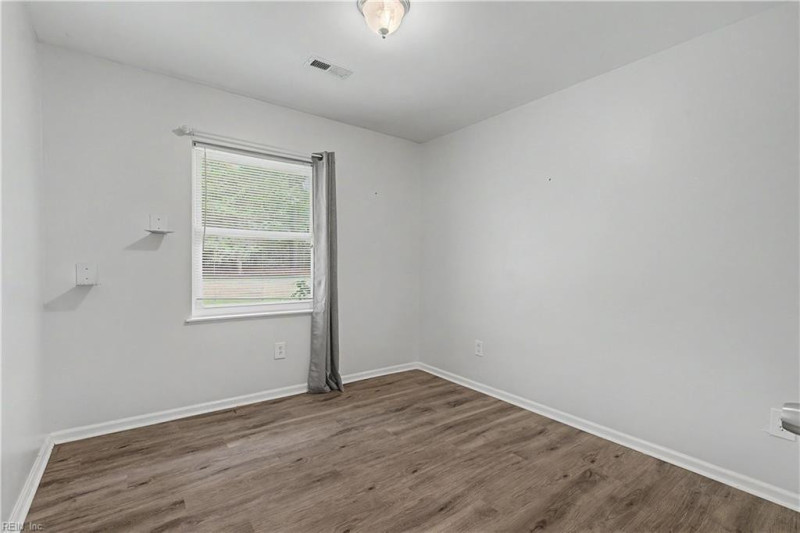 Photo 15 of 37 residential for sale in Mathews County virginia
