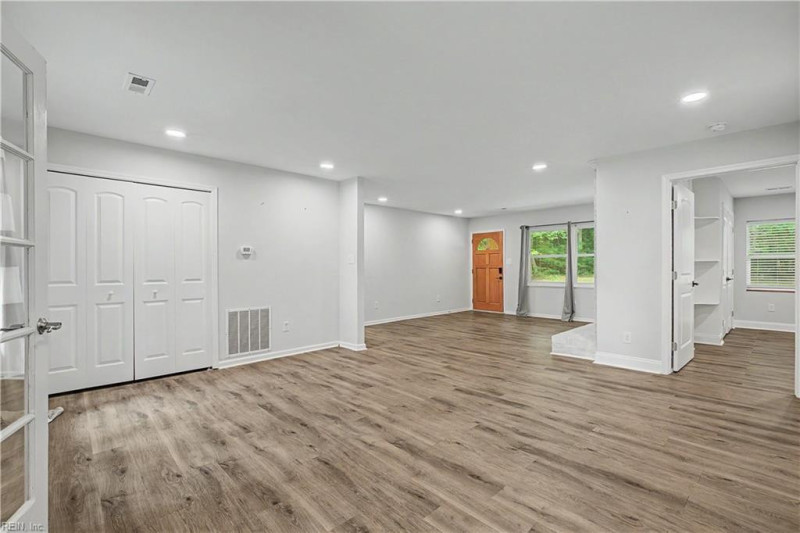 Photo 4 of 37 residential for sale in Mathews County virginia