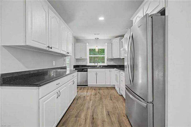 Photo 5 of 37 residential for sale in Mathews County virginia