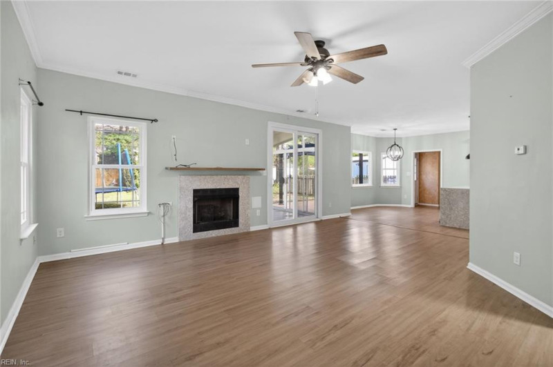 Photo 2 of 36 residential for sale in Chesapeake virginia