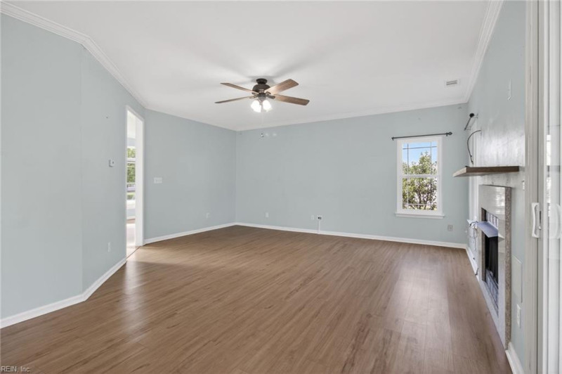 Photo 4 of 36 residential for sale in Chesapeake virginia
