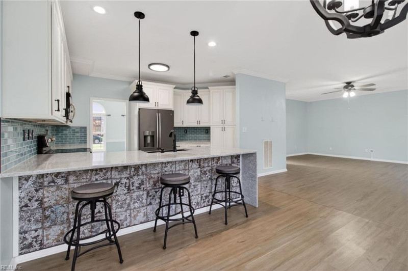 Photo 7 of 36 residential for sale in Chesapeake virginia