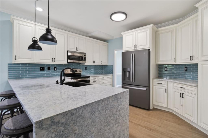 Photo 8 of 36 residential for sale in Chesapeake virginia