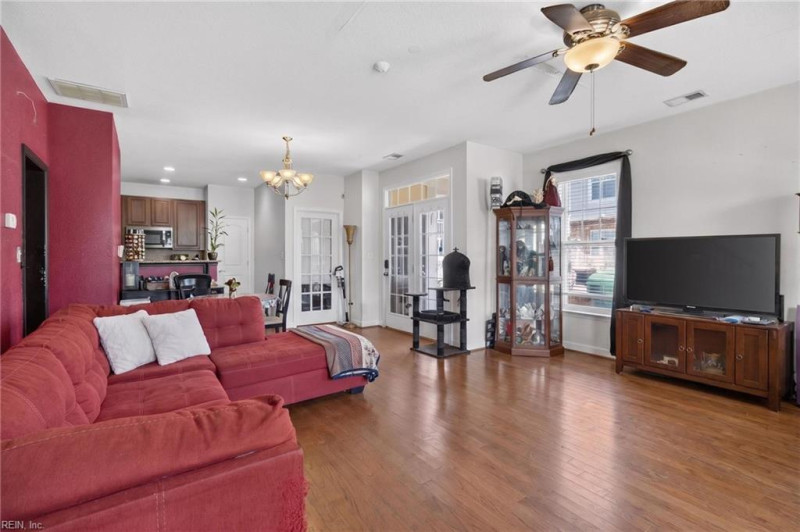 Photo 12 of 36 residential for sale in Chesapeake virginia