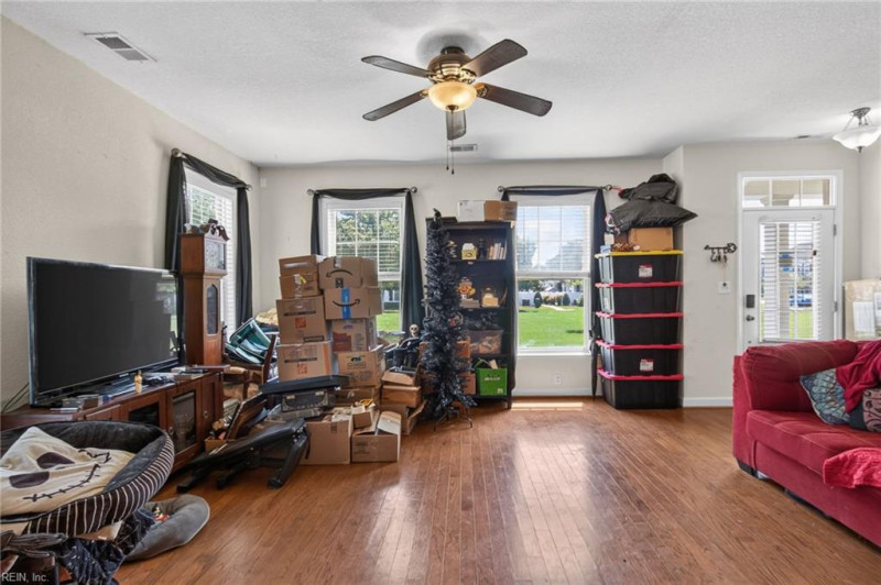 Photo 14 of 36 residential for sale in Chesapeake virginia