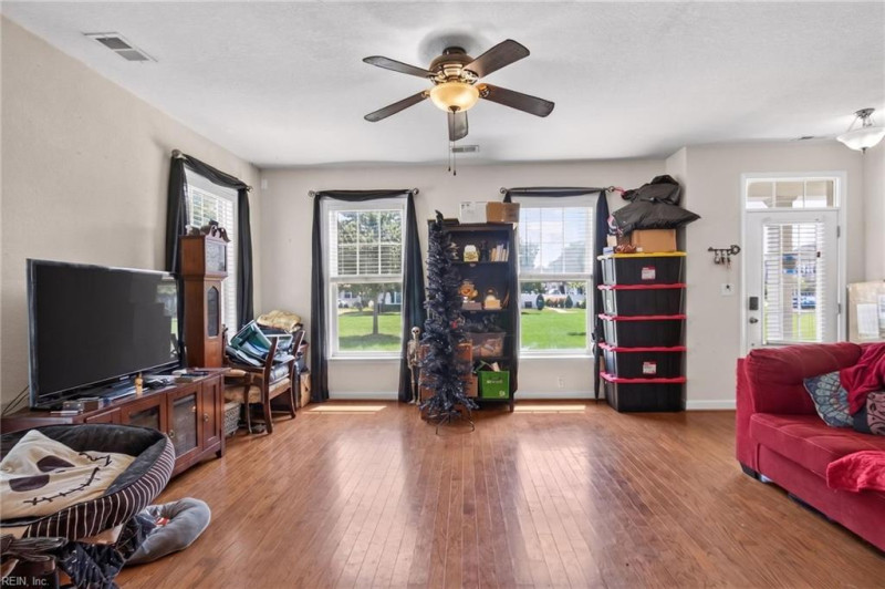 Photo 15 of 36 residential for sale in Chesapeake virginia