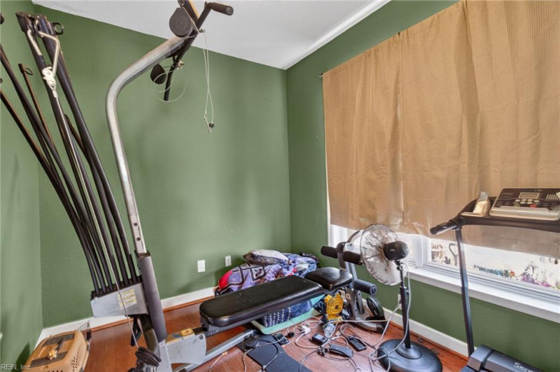 Photo 20 of 36 residential for sale in Chesapeake virginia