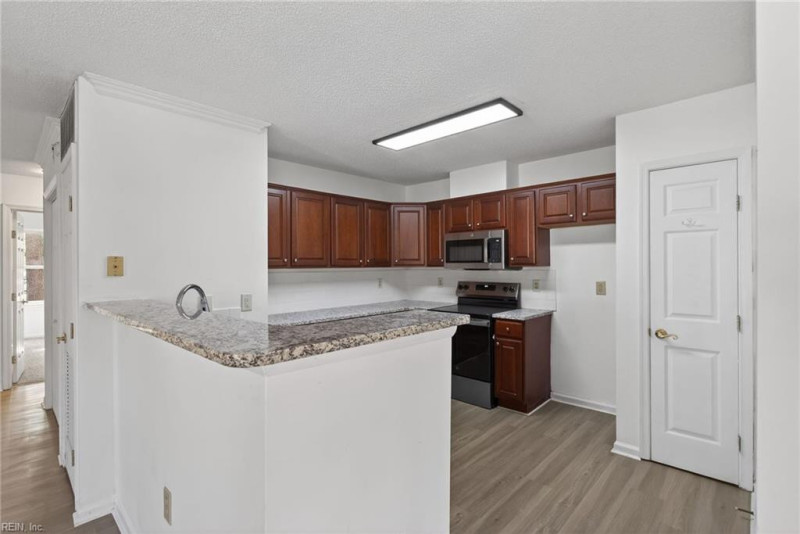 Photo 13 of 31 residential for sale in Norfolk virginia