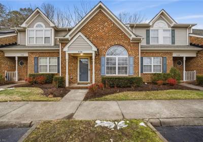 728 W Lake Circle, Chesapeake, VA 23322
