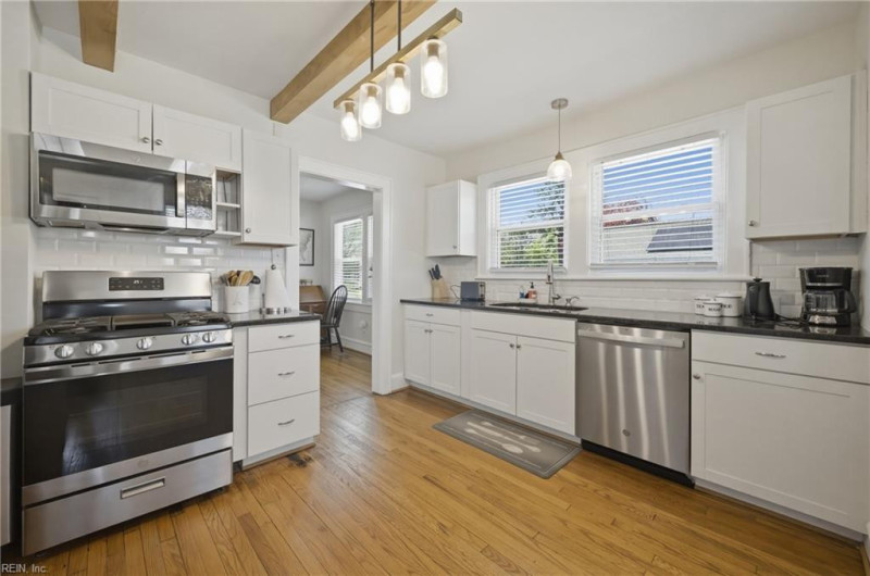 Photo 16 of 39 residential for sale in Hampton virginia