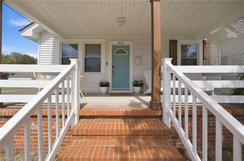 Photo 4 of 39 residential for sale in Hampton virginia