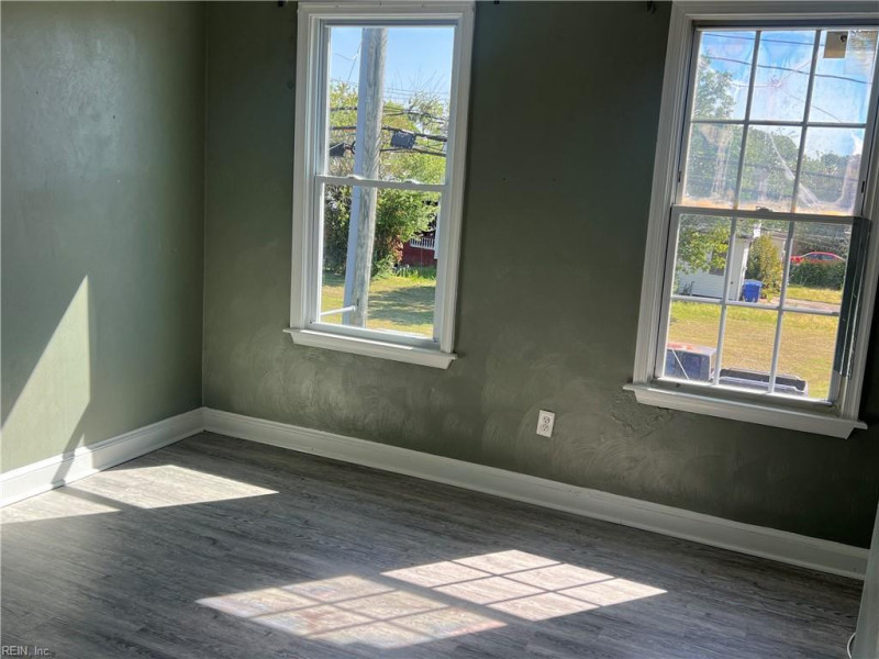 Photo 7 of 10 residential for sale in Portsmouth virginia