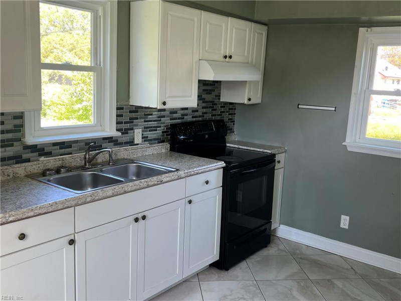 Photo 8 of 10 residential for sale in Portsmouth virginia