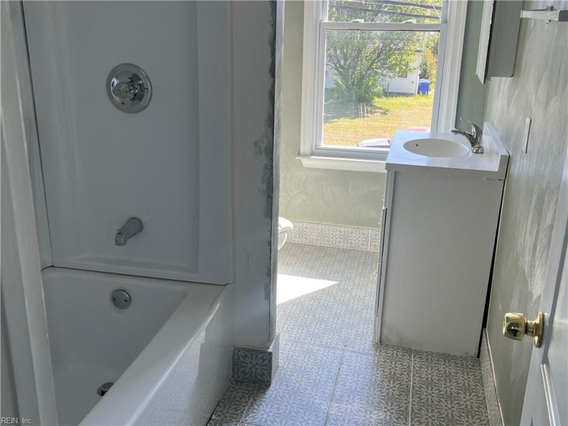 Photo 9 of 10 residential for sale in Portsmouth virginia