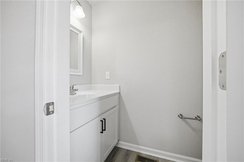 Photo 11 of 34 residential for sale in Suffolk virginia