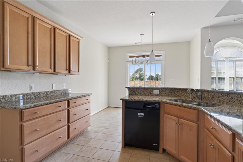 Photo 11 of 47 residential for sale in Chesapeake virginia