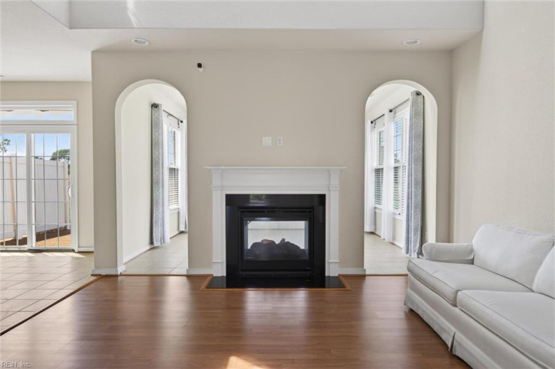 Photo 5 of 47 residential for sale in Chesapeake virginia
