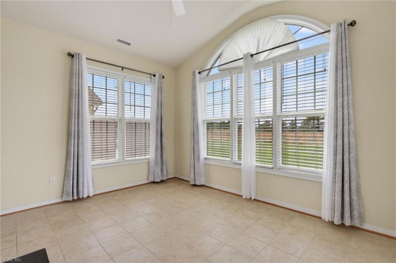 Photo 7 of 47 residential for sale in Chesapeake virginia