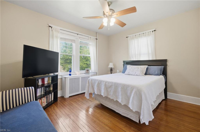 Photo 13 of 24 residential for sale in Portsmouth virginia