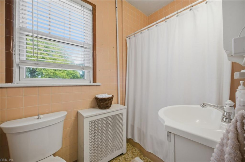 Photo 14 of 24 residential for sale in Portsmouth virginia