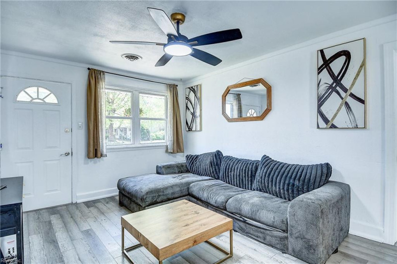Photo 4 of 22 residential for sale in Portsmouth virginia
