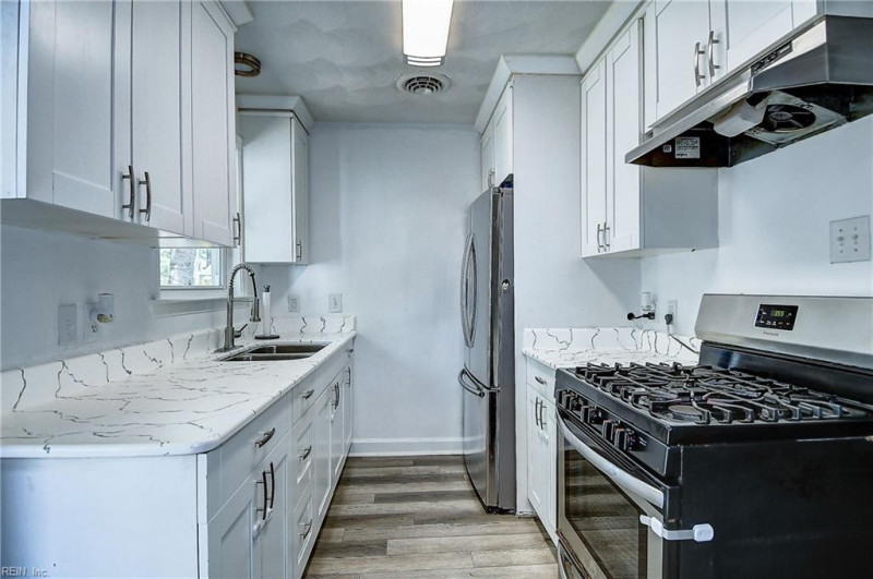Photo 5 of 22 residential for sale in Portsmouth virginia