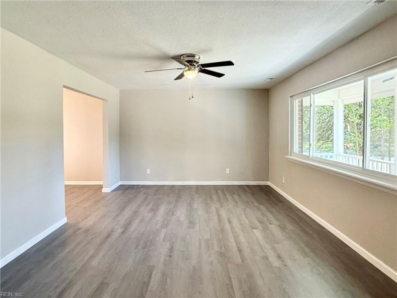 Photo 11 of 35 residential for sale in Virginia Beach virginia