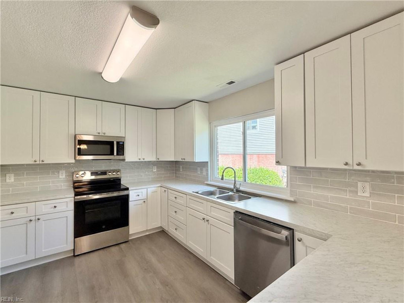 Photo 14 of 35 residential for sale in Virginia Beach virginia